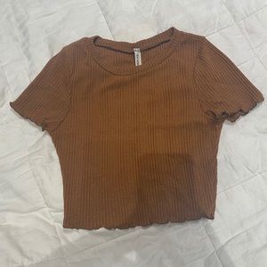 7DAYWKND Lettuce-Cut Crop Top